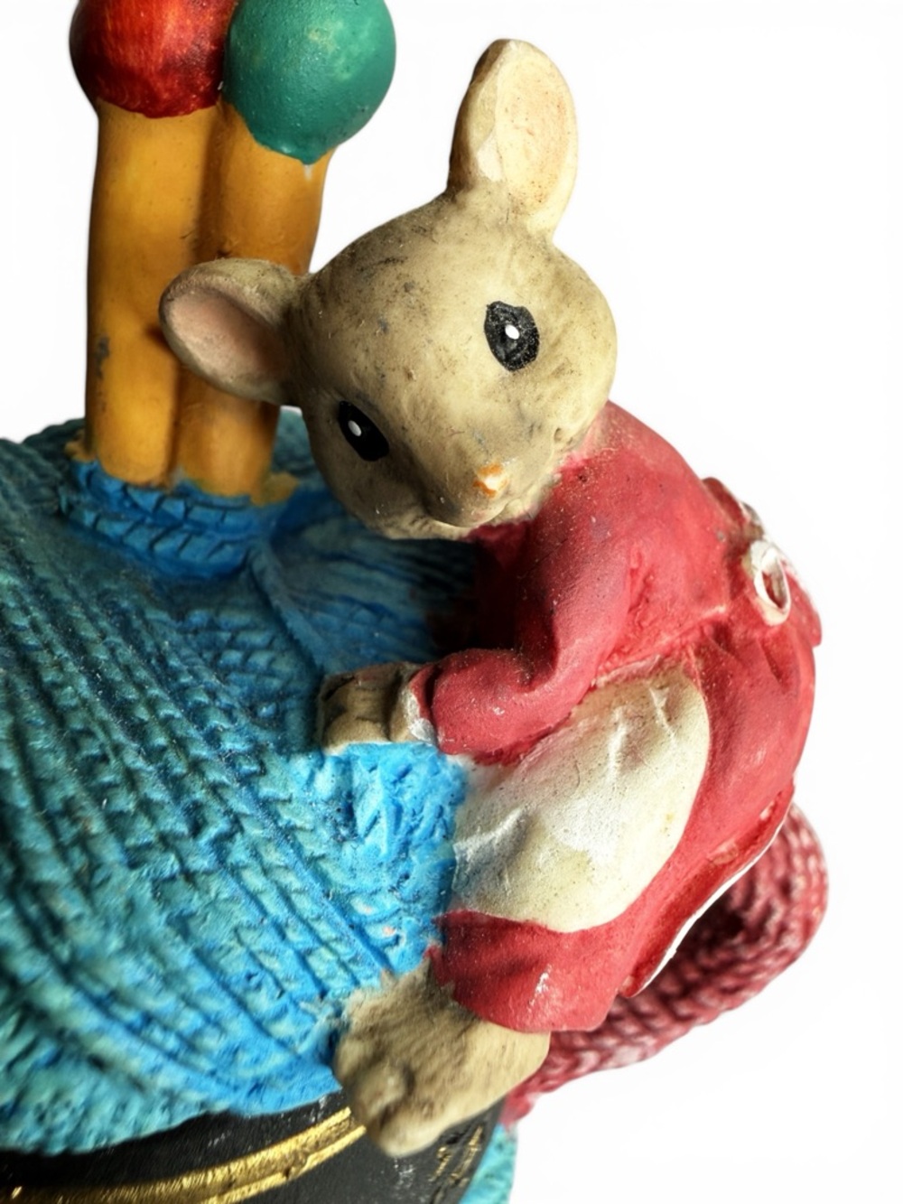 Vintage Hand-painted Knitting Trinket Box – Mice & Yarn Figurine - Picture 8 of 12
